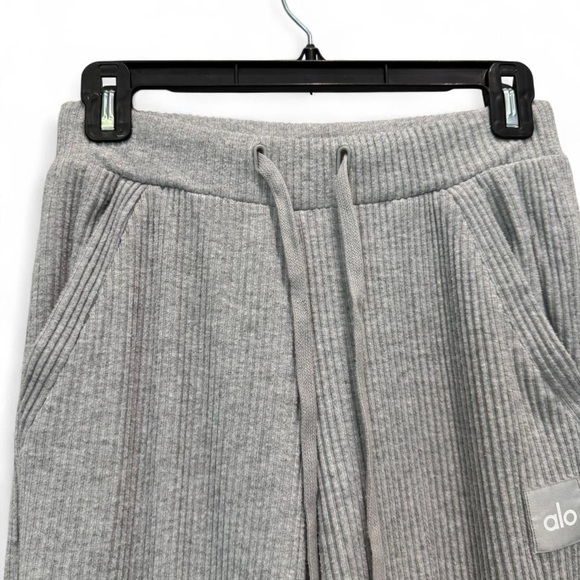 Alo Yoga Muse Sweatpants - Picture 9 of 10